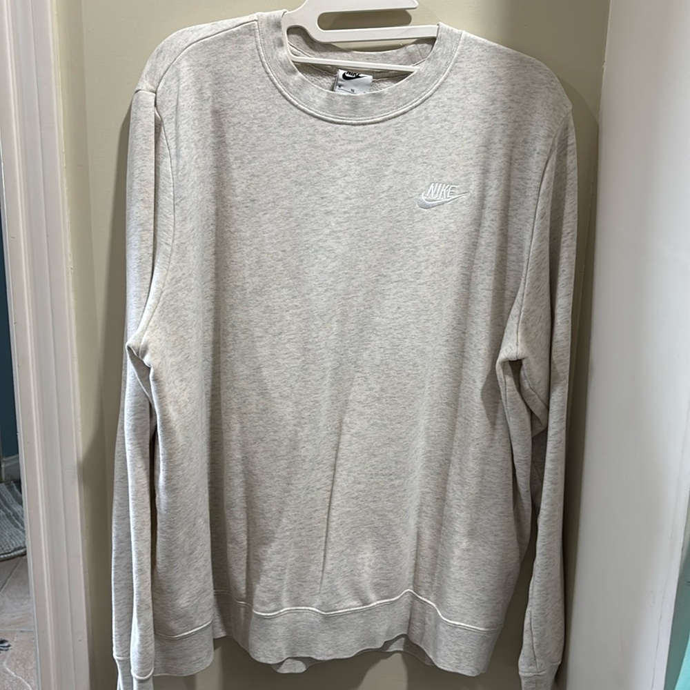 Nike Sportswear Club Fleece Crew neck sweatshirt size XL in heathered oatmeal